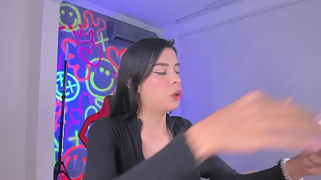 Snapshot of johedija chatting on December 8, 2024, 7:00 pm johedija online show from December 8, 2024, 7:00 pm