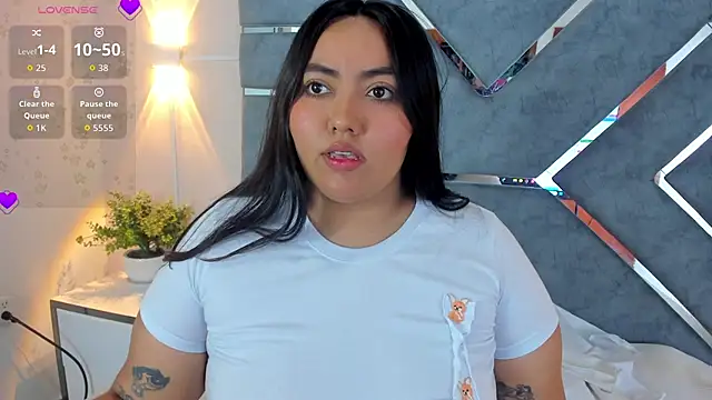 LucciaPorter online show from June 23, 2026, 3:32 pm