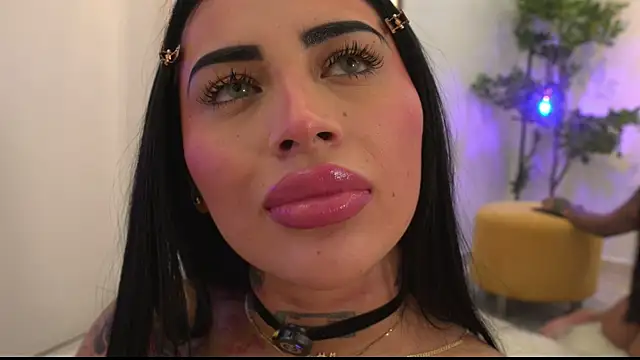 Sofhia cruz online show from August 5, 2026, 8:00 pm