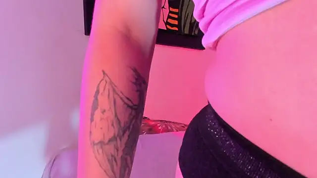 izyzys baker online show from March 15, 2025, 7:42 am