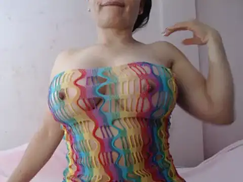 Snapshot of Janna099 chatting on December 16, 2024, 11:07 pm Janna099 online show from December 16, 2024, 11:07 pm