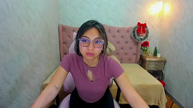 XSmaggiiee online show from December 24, 2024, 4:11 am