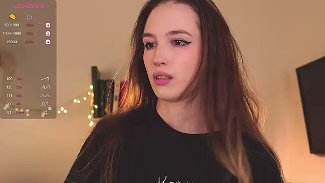 Snapshot of NeonShine chatting on December 8, 2024, 3:53 am NeonShine online show from December 8, 2024, 3:53 am