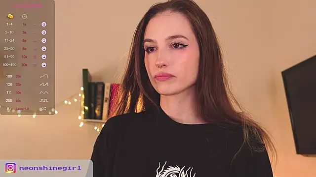 Snapshot of NeonShine chatting on December 8, 2024, 8:41 am NeonShine online show from December 8, 2024, 8:41 am