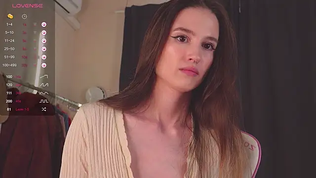 Snapshot of NeonShine chatting on January 22, 2025, 9:13 am NeonShine online show from January 22, 2025, 9:13 am