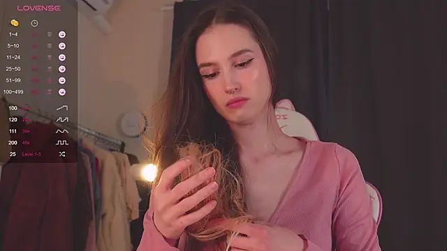 Snapshot of NeonShine chatting on January 23, 2025, 4:52 am NeonShine online show from January 23, 2025, 4:52 am