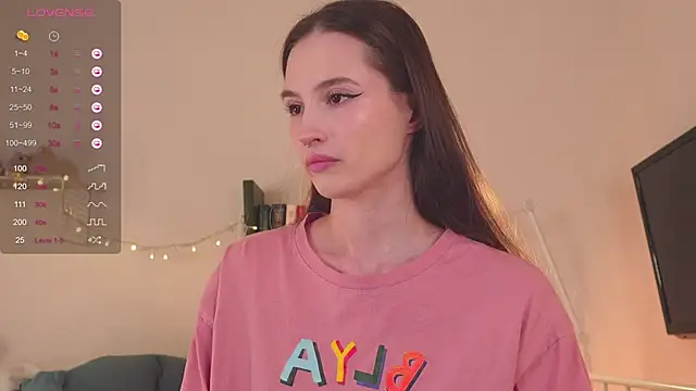 Snapshot of NeonShine chatting on January 27, 2025, 4:09 am NeonShine online show from January 27, 2025, 4:09 am