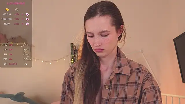 Snapshot of NeonShine chatting on January 29, 2025, 3:33 am NeonShine online show from January 29, 2025, 3:33 am