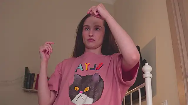 Snapshot of NeonShine chatting on March 3, 2025, 4:25 am NeonShine online show from March 3, 2025, 4:25 am