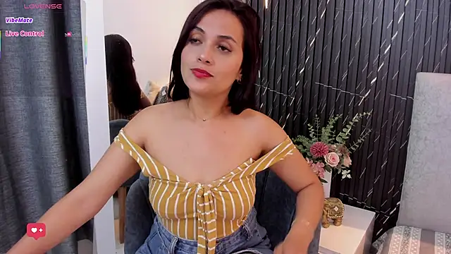 Snapshot of katrina_kaif_x chatting on November 4, 2025, 7:13 pm katrina kaif x online show from November 4, 2025, 7:13 pm