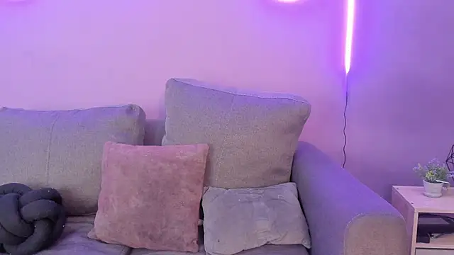 lanna bx online show from September 25, 2025, 7:28 pm