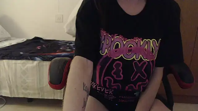 IrishLisaxo online show from October 7, 2025, 2:25 pm
