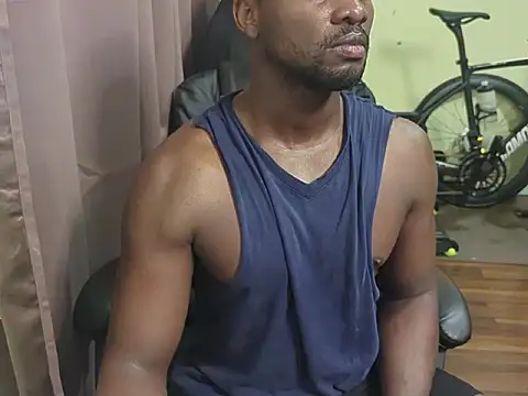 Snapshot of Apollodarkmn chatting on June 3, 2026, 5:07 pm Apollodarkmn online show from June 3, 2026, 5:07 pm