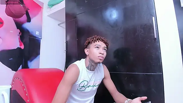 sexy blacks  online show from February 24, 2025, 11:21 am