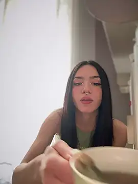 ShannonShanny online show from March 18, 2025, 1:53 pm