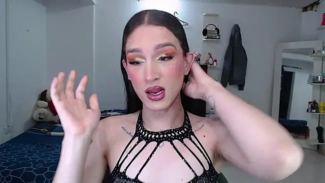 Playwithlulut77 online show from April 22, 2026, 1:56 pm