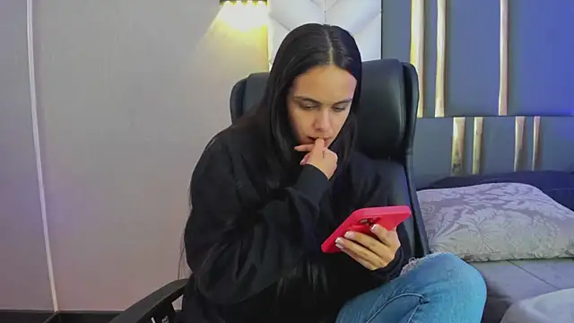 ChloeHarper  online show from April 24, 2026, 11:56 am