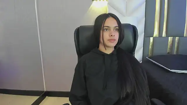 ChloeHarper  online show from April 28, 2026, 11:37 am