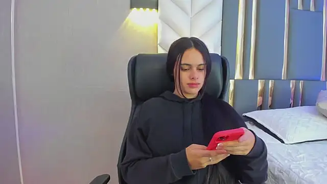 Snapshot of ChloeHarper_ chatting on May 26, 2026, 11:39 am ChloeHarper online show from May 26, 2026, 11:39 am