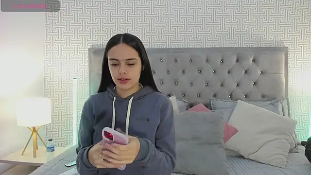 Snapshot of ChloeHarper_ chatting on June 17, 2026, 11:34 am ChloeHarper online show from June 17, 2026, 11:34 am