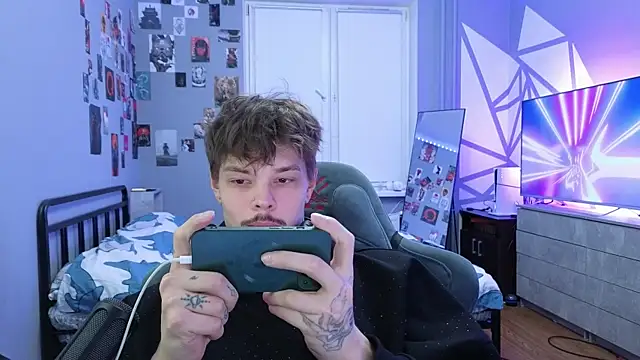 DENIS HERE online show from February 4, 2025, 4:18 pm