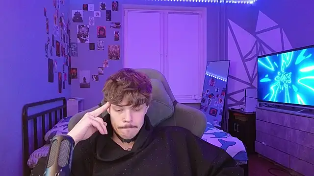 DENIS HERE online show from February 6, 2025, 8:45 pm