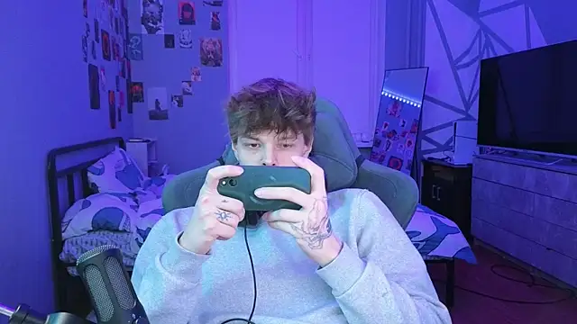 DENIS HERE online show from February 7, 2025, 5:51 pm