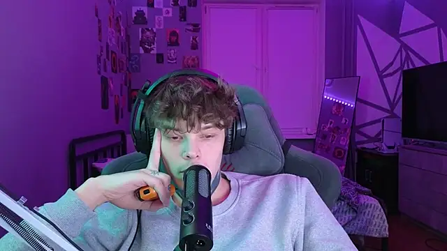 DENIS HERE online show from February 12, 2025, 8:50 pm