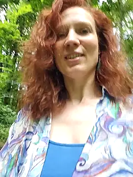 Snapshot of Exhibitionsplit chatting on June 19, 2026, 10:52 am Exhibitionsplit online show from June 19, 2026, 10:52 am