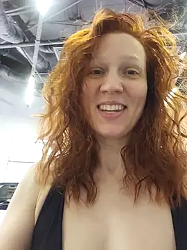 Snapshot of Exhibitionsplit chatting on July 2, 2026, 10:54 am Exhibitionsplit online show from July 2, 2026, 10:54 am