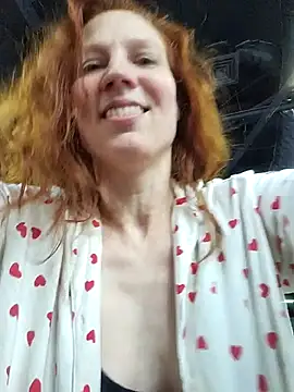 Snapshot of Exhibitionsplit chatting on July 10, 2026, 12:19 pm Exhibitionsplit online show from July 10, 2026, 12:19 pm