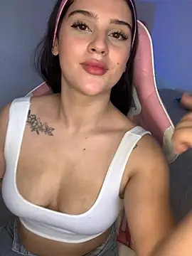 Snapshot of violet-333 chatting on February 4, 2025, 7:22 pm violet-333 online show from February 4, 2025, 7:22 pm