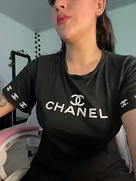 Snapshot of violet-333 chatting on February 27, 2025, 4:53 pm violet-333 online show from February 27, 2025, 4:53 pm