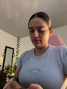 Snapshot of violet-333 chatting on March 3, 2025, 5:07 pm violet-333 online show from March 3, 2025, 5:07 pm