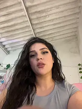 violet-333 online show from April 27, 2026, 5:33 pm
