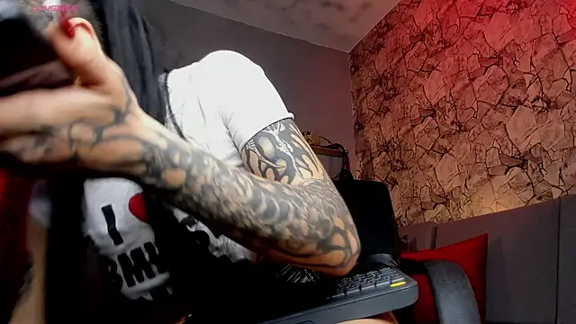 Snapshot of irregular_fetish_ chatting on December 4, 2024, 11:24 pm irregular fetish online show from December 4, 2024, 11:24 pm