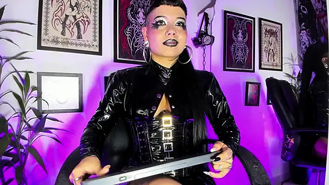 Snapshot of irregular_fetish_ chatting on May 27, 2026, 2:08 am irregular fetish online show from May 27, 2026, 2:08 am