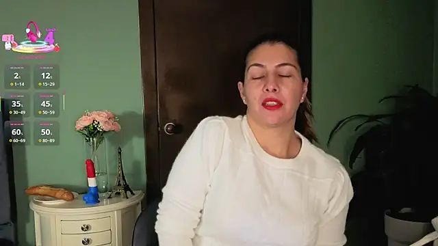Snapshot of scarlett_moore chatting on July 15, 2026, 4:45 pm scarlett moore online show from July 15, 2026, 4:45 pm
