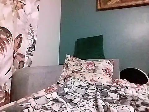 Snapshot of OwlosionyMisiek1991 chatting on October 19, 2025, 4:35 am OwlosionyMisiek1991 online show from October 19, 2025, 4:35 am