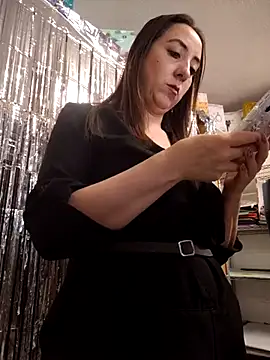 Mia Novikov online show from February 4, 2026, 6:03 pm