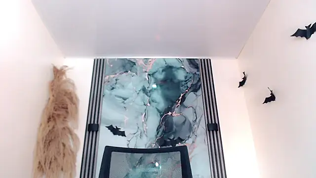 hilary rodriguez online show from November 4, 2025, 7:13 pm