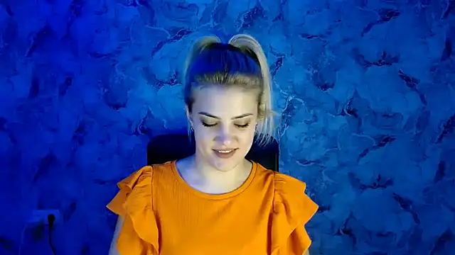 Snapshot of nika_gold1 chatting on December 18, 2024, 5:31 pm nika gold1 online show from December 18, 2024, 5:31 pm