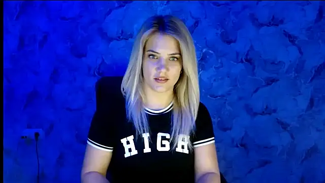 Snapshot of nika_gold1 chatting on October 12, 2025, 3:55 pm nika gold1 online show from October 12, 2025, 3:55 pm