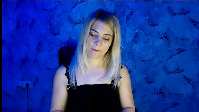 Snapshot of nika_gold1 chatting on November 10, 2025, 5:23 pm nika gold1 online show from November 10, 2025, 5:23 pm