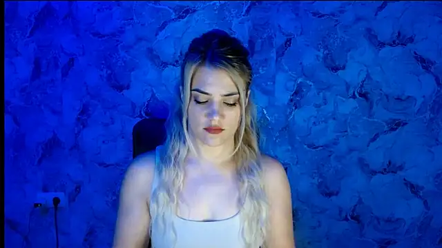 Snapshot of nika_gold1 chatting on November 11, 2025, 7:25 pm nika gold1 online show from November 11, 2025, 7:25 pm