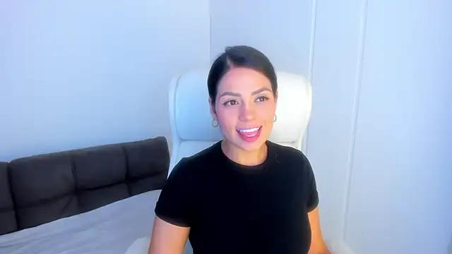 dominique21  online show from October 8, 2025, 3:48 am