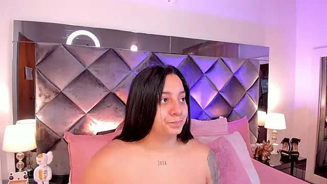 sofhiaa adaams online show from February 26, 2025, 6:32 pm