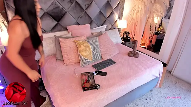 sofhiaa adaams online show from September 21, 2025, 5:47 pm