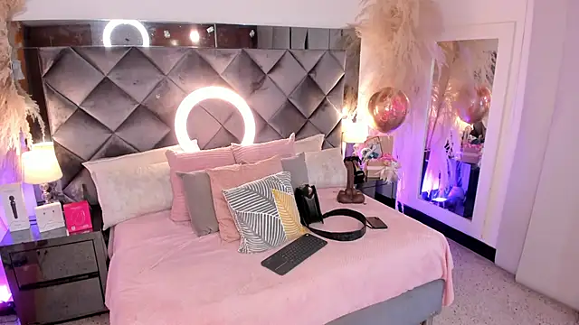 sofhiaa adaams online show from October 2, 2025, 11:01 pm