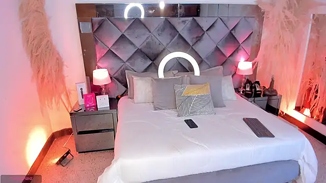 sofhiaa adaams online show from October 14, 2025, 9:48 pm